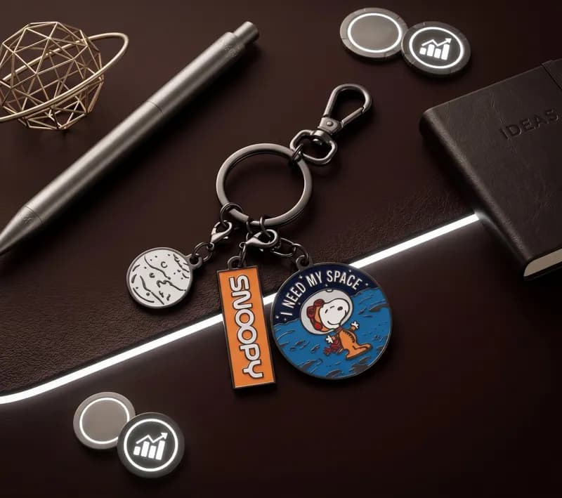 Llavero metálico con dijes personalizados
